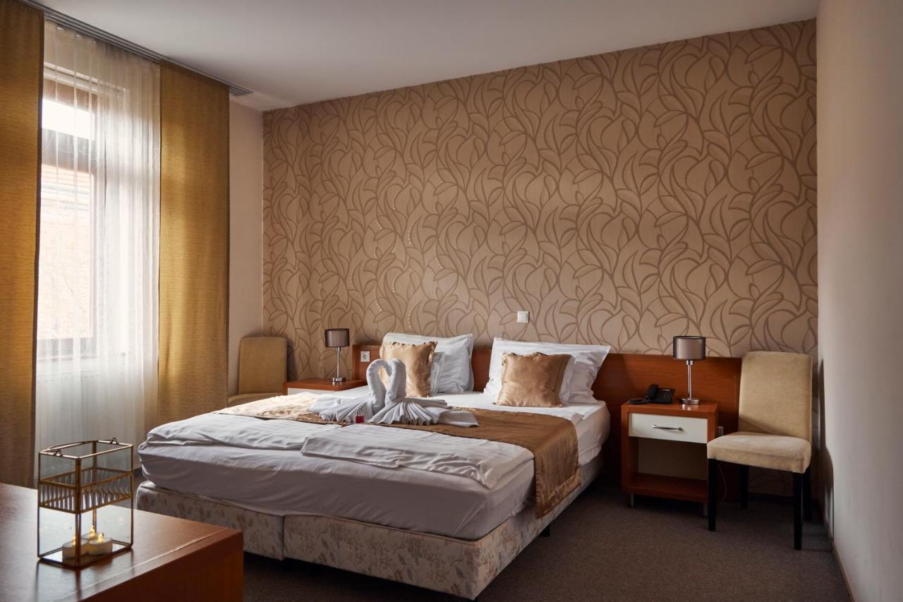 Boutique Hotel Sopianae Печ Екстериор снимка