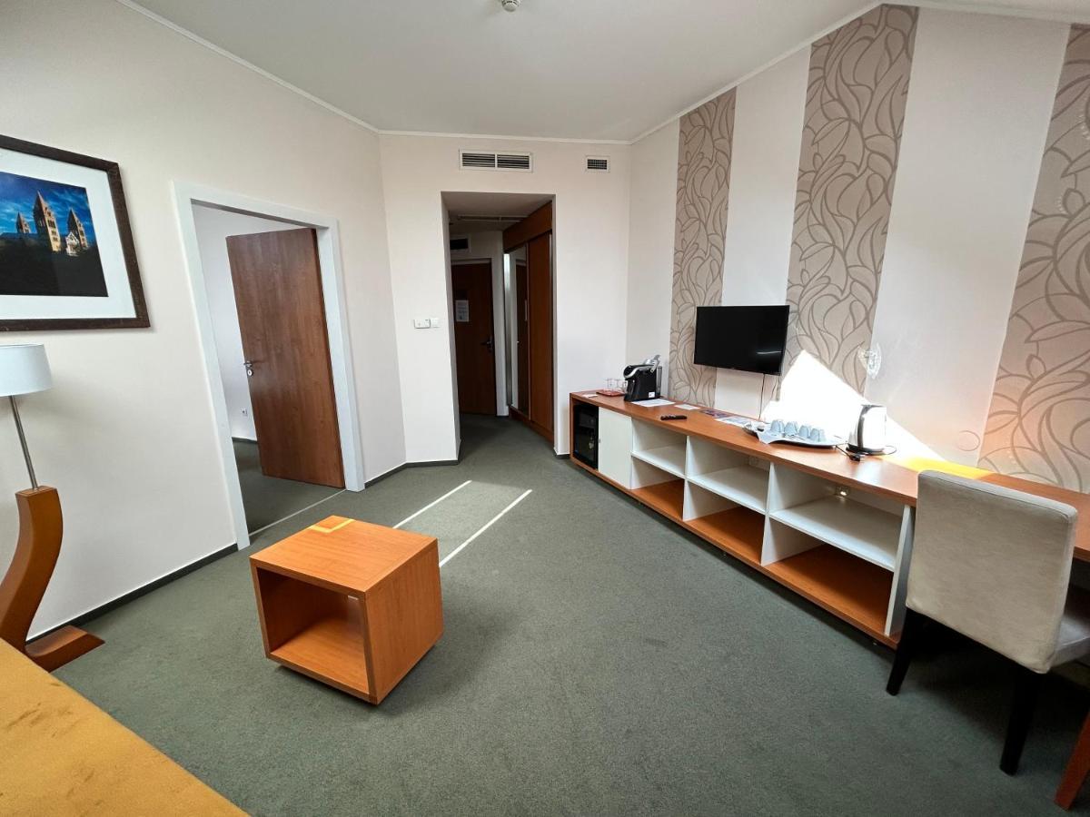 Boutique Hotel Sopianae Печ Екстериор снимка