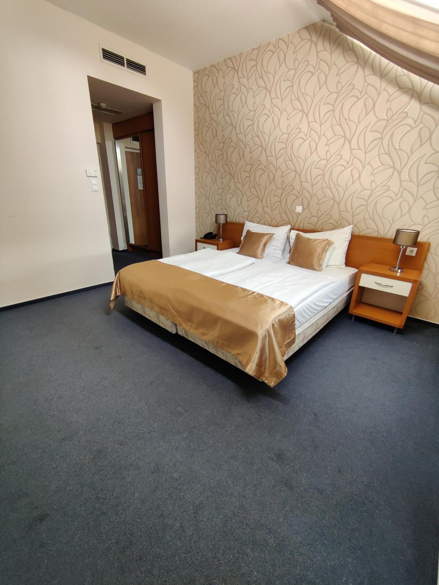 Boutique Hotel Sopianae Печ Екстериор снимка