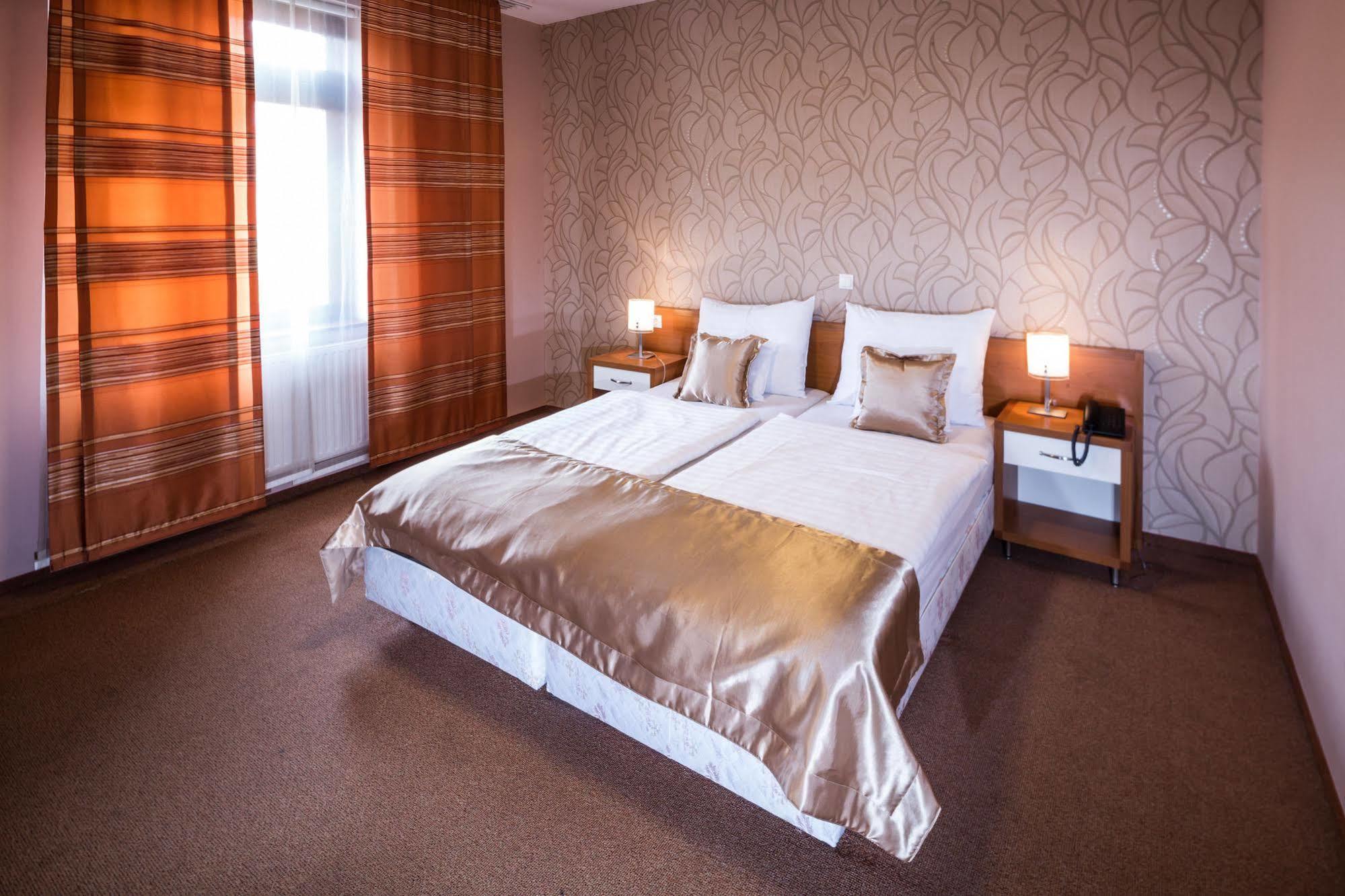 Boutique Hotel Sopianae Печ Екстериор снимка
